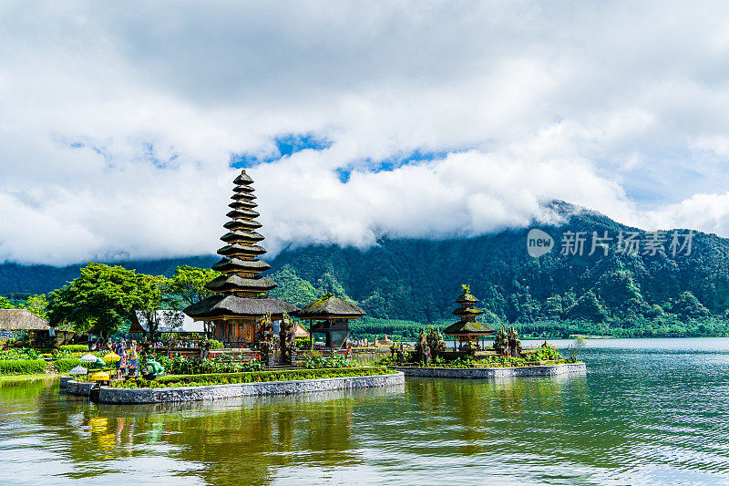 Pura Beji Ulun Danu在巴厘岛的水寺庙工作